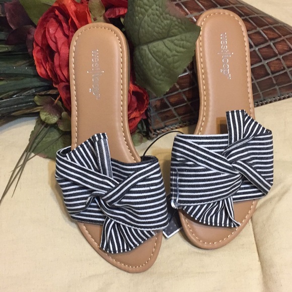 West/loop Sandals - Picture 1 of 5